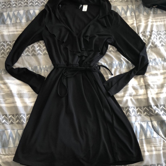 H&M Dresses & Skirts - H&M Wrap Dress